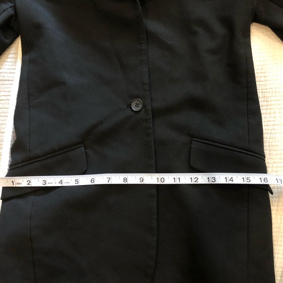 Elizabeth & James Black Blazer w/ Ruched Sleeves - Picture 12 of 14